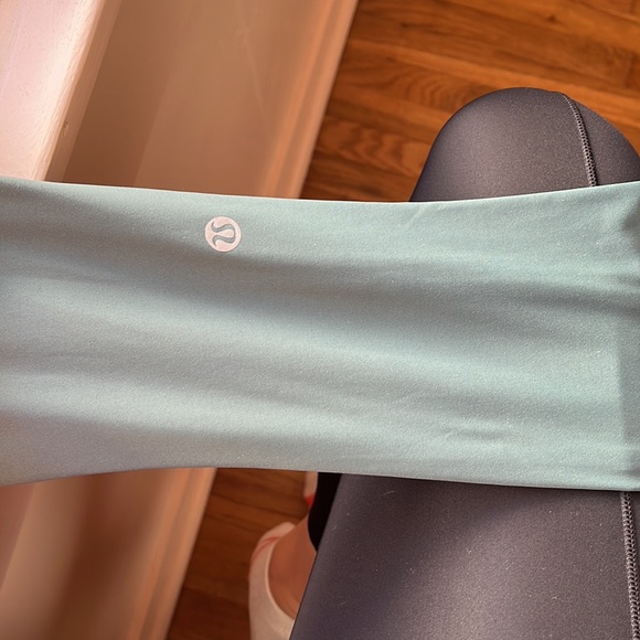 Lululemon leggings size 2 - Picture 6 of 6